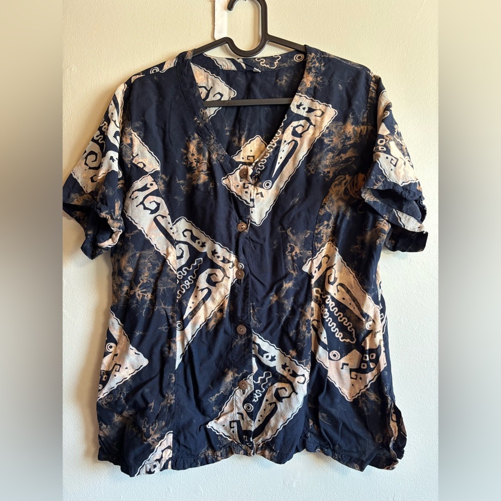 Women’s Black & Cream V-Neck Patterned Short Sleeve Top